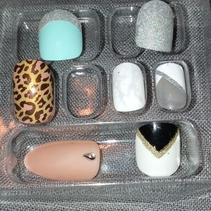 Bundle of artificial nail tips